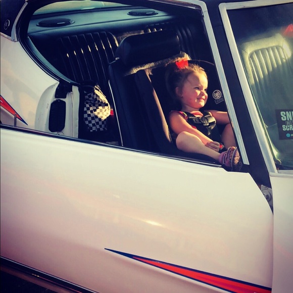 Meet your Posher, Katie💕 - Picture 5 of 6